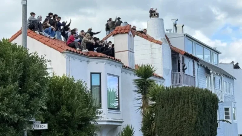 Mayor Joins Adventure: Peeing and Roof-Climbing Escapade