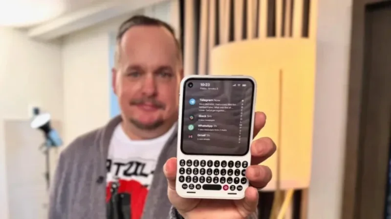 Physical Keyboards Return as Smartphones Evolve Beyond BlackBerry