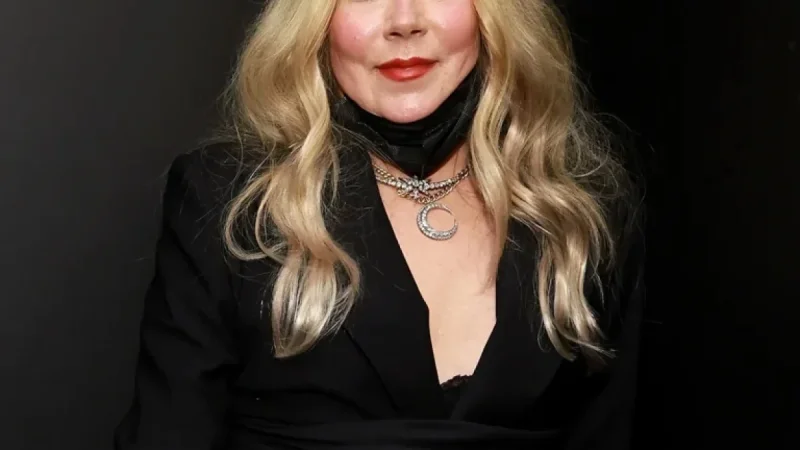 Christina Applegate Battles MS, Largely Confined to Bedroom