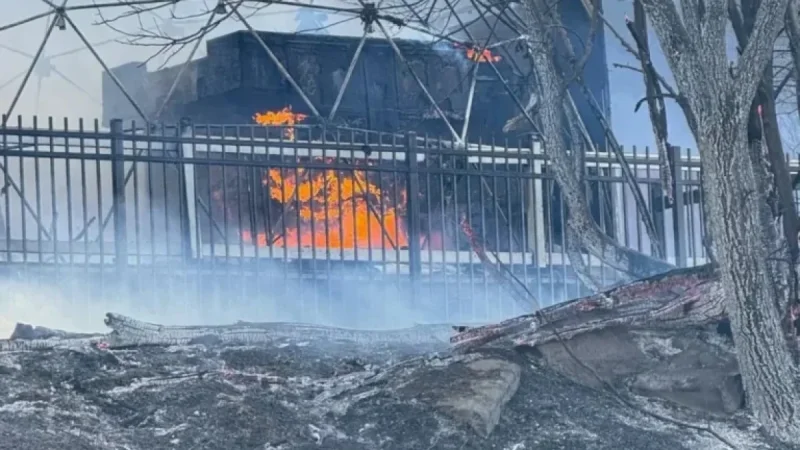 Grass Fire Forces I-25 Closure, Triggers Evacuations Near Denver