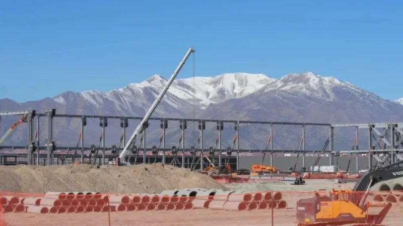 Moody’s Warns of $662 Billion Risk in Data Center Expansion by 5 Firms