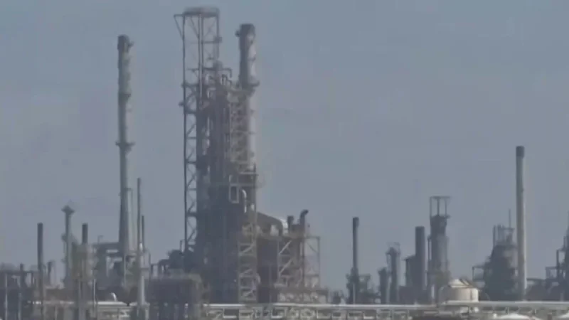 Trump’s Venezuelan Oil Sale to Cuban Firms Sparks South Florida Reaction