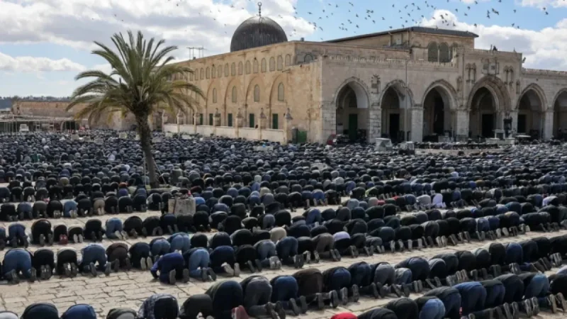 100,000 Worshippers Gather at Al-Aqsa Despite Israeli Restrictions on Ramadan’s 2nd Friday