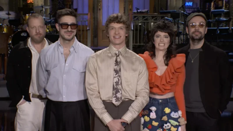 Connor Storrie Kisses Sarah Sherman in Latest ‘SNL’ Promo