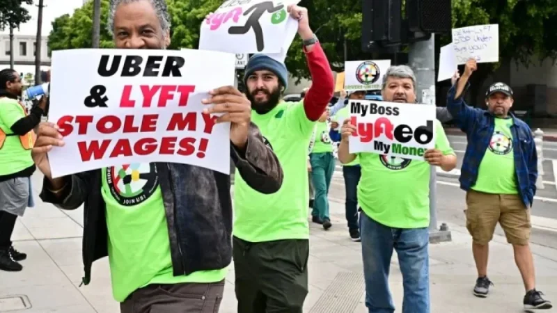 Critics Denounce Trump’s Renewed Anti-Worker Policies as ‘Outright Grift’