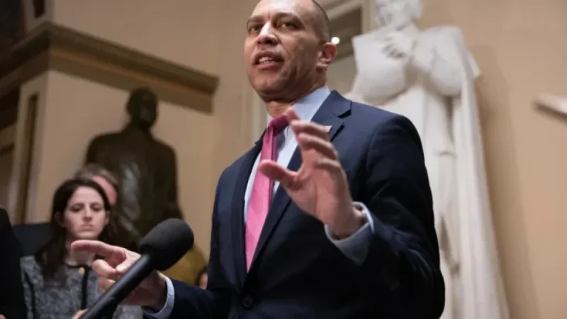 Democrats, Experts Criticize Trump’s Draft Order to Control Voting