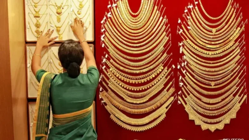 Gold and Silver Prices Fall in Local Markets Due to Profit Booking