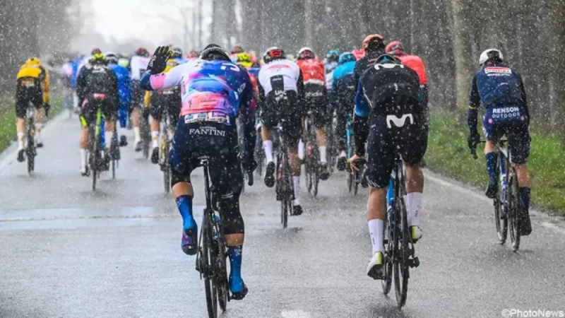 Livestream (10:15 AM): Peloton Braces for Wet, Windy Omloop Nieuwsblad