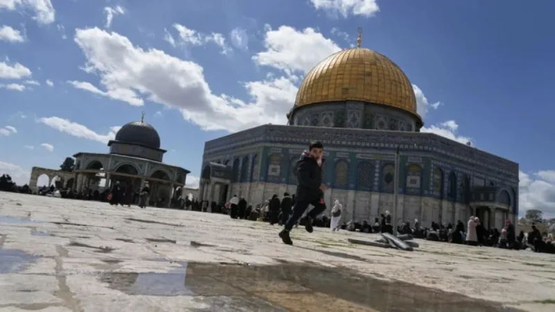 UK Alerts Travelers Amid Escalating Middle East Crisis