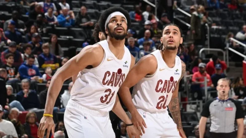 Evan Mobley’s Stellar Night for Cavs Ends with Injury Against Pistons