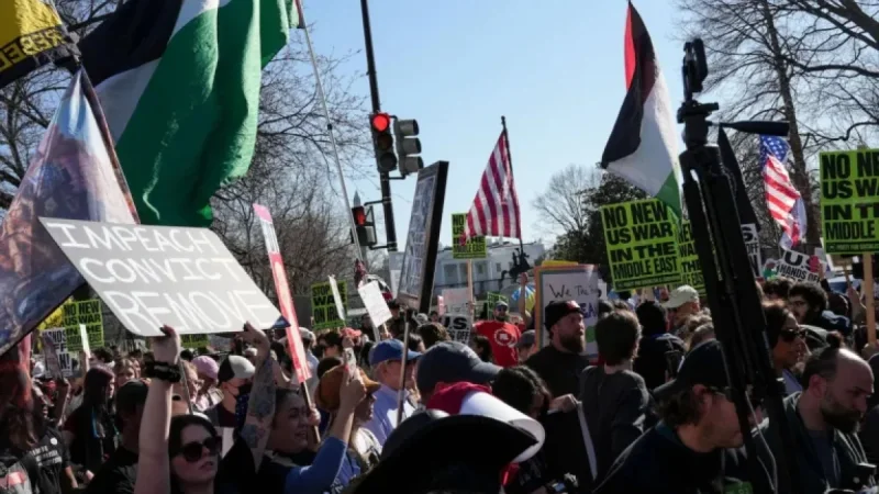 Hundreds Rally Outside White House, Demand Halt to Iran Conflict