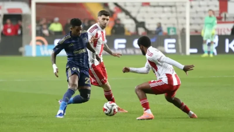 Injury Strikes as Nelson Semedo Exits Fenerbahçe Match Early