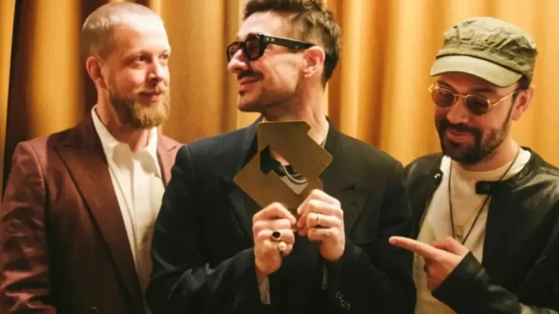 Mumford & Sons Achieves Second Consecutive U.K. No. 1 Album This Year