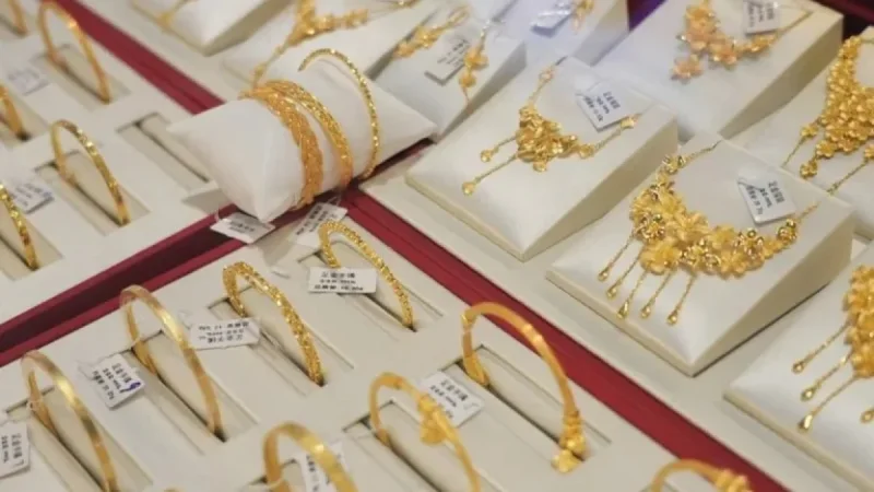 Gold Climbs 1% Amid US-Israel Strikes on Iran Increasing Tensions