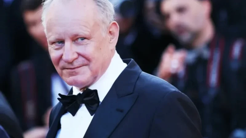 Iconic Actor Reflects on Cult ’90s Film and Robin Williams’ Eccentricity