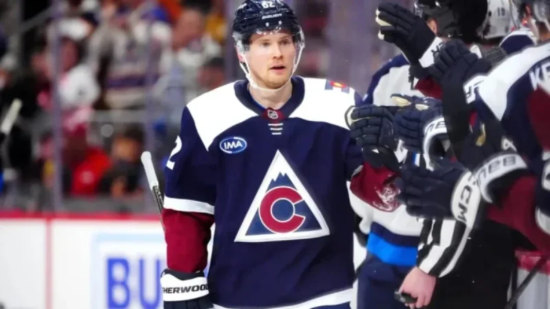 Avalanche’s Artturi Lehkonen Exits Kings Match Due to Upper-Body Injury