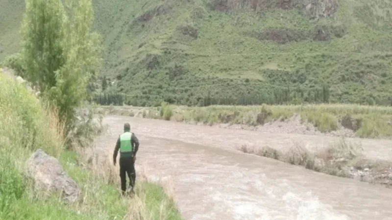 Cusco: Three Dead, Two Missing After Vehicle Plunges into Vilcanota River