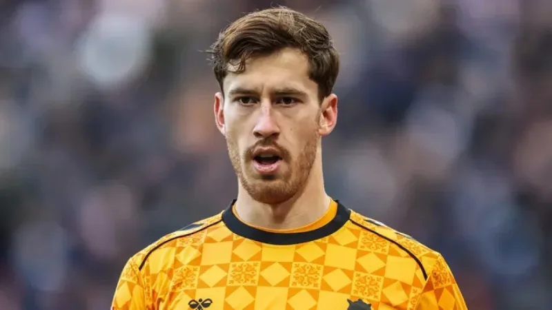 Sunderland’s Robin Roefs Faces Time Out with Hamstring Injury; Newcastle Derby Impact
