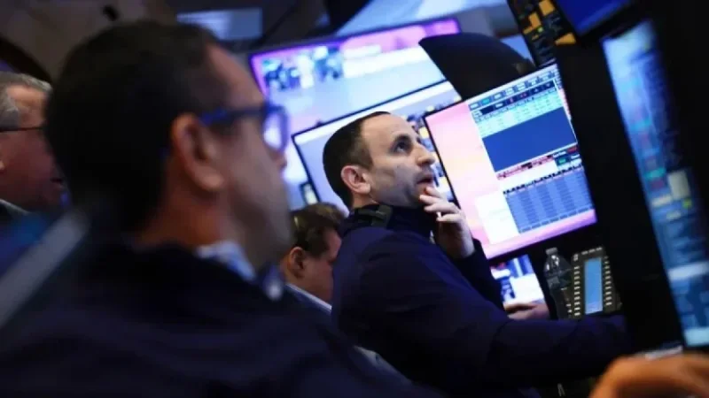 US Stocks Rebound, Gold Climbs, Oil Soars Amid Escalating Iran Conflict