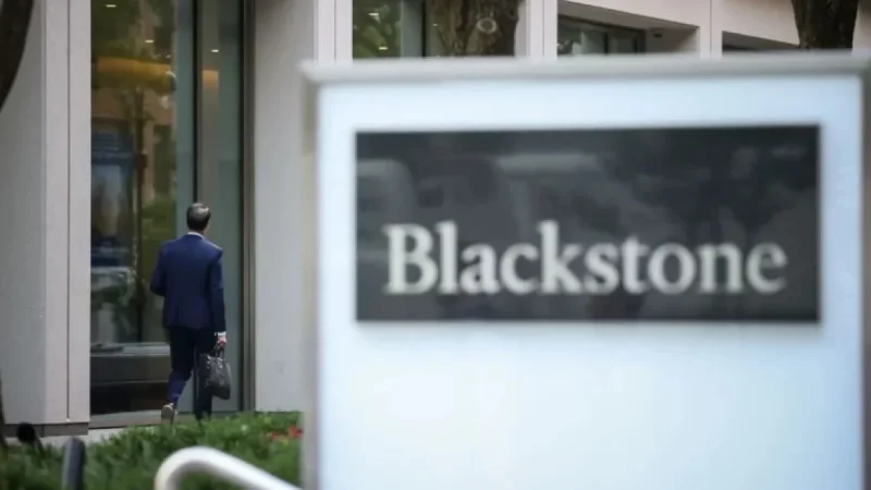 Blackstone Execs Invest $150M as BCRED Faces Pressure
