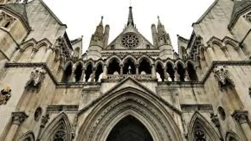 Dailymail editor denies voicemail hacking as high court hearing continues