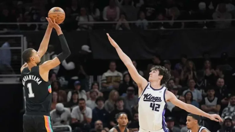Maxime Raynaud delivers another double-double as Kings slide again, coach praises fight