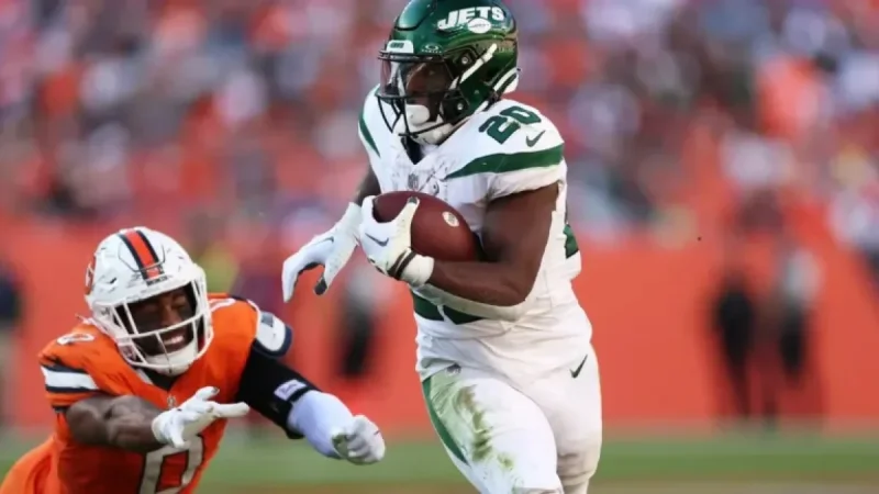 Top NFL Free Agent: Cardinals Eyeing Highly Rated Quarterback
