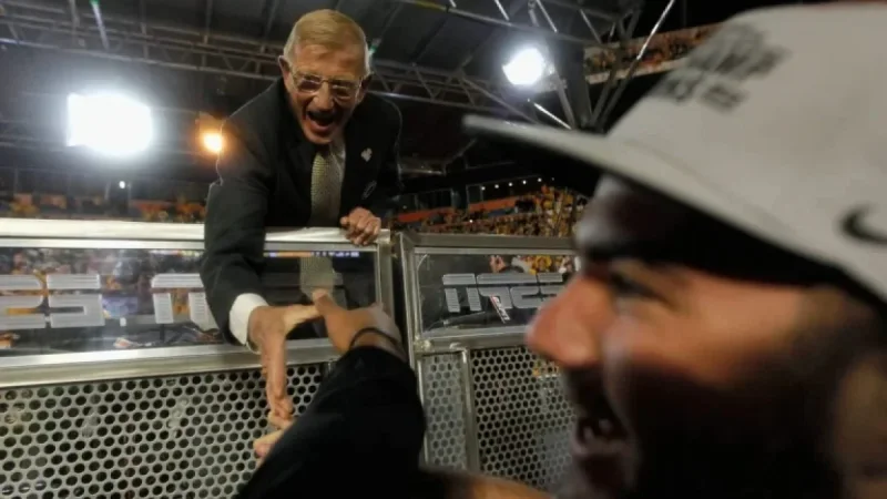 Former Colleagues Reflect on Lou Holtz’s Lasting Broadcasting Influence