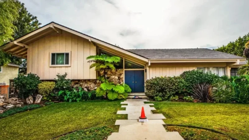 “Historic Landmark Status Granted to ‘Brady Bunch’ House”