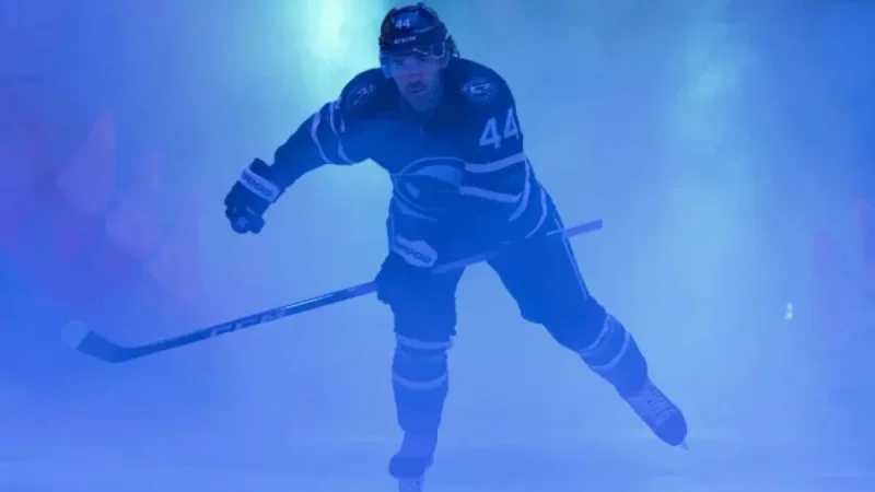 Sharks Extend Kiefer Sherwood’s Contract for Five Years