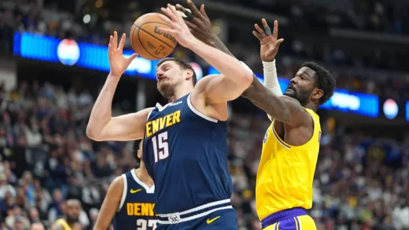 Lakers’ Deandre Ayton leaves game against Nuggets with knee injury