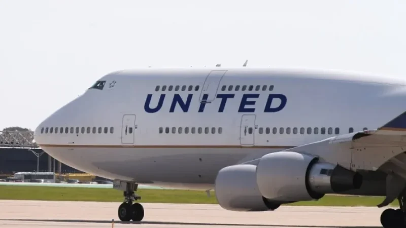 United Airlines to Permanently Ban Passengers Without Headphones