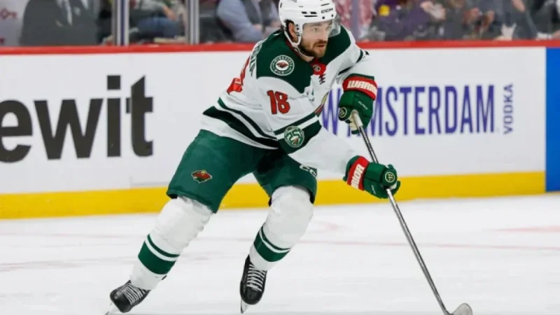 Vinnie Hinostroza heads to Florida as the trade-deadline clock winds down