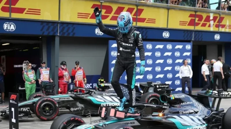 Formule 1: Verstappen in the wall, Stroll stuck in the pits and the mechanics who saved a team’s weekend