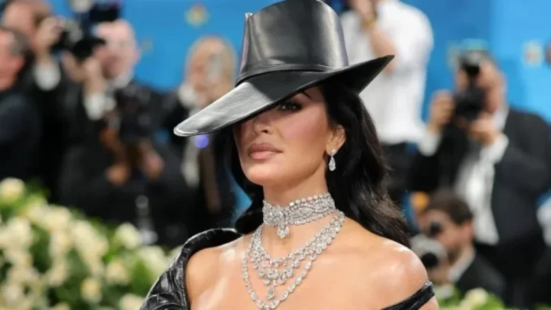Kim Kardashian as 2025 approaches: the Vegas showgirl pivot on “The Fifth Wheel” set