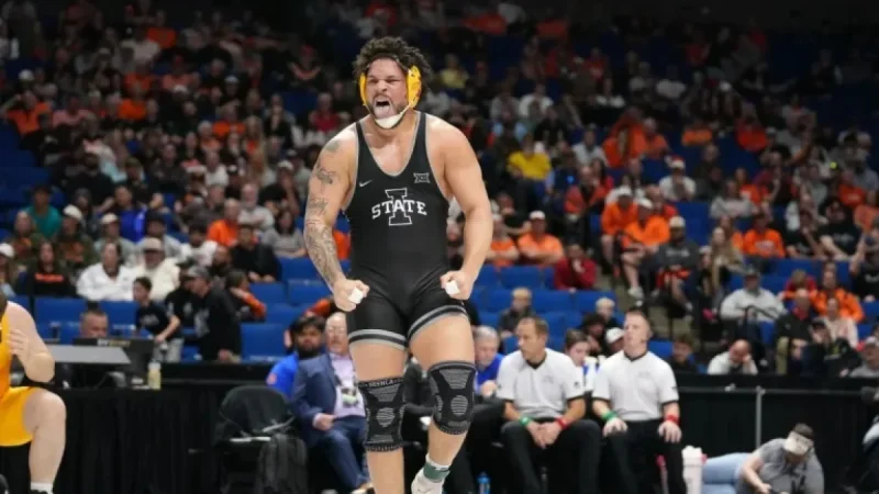 Big 12 Wrestling Championships: Oklahoma State Leads as Iowa State Sends Four to the Finals — A Tight Race Behind the Points