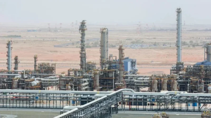 UAE, Kuwait Reduce Oil Output Following Hormuz Blockage