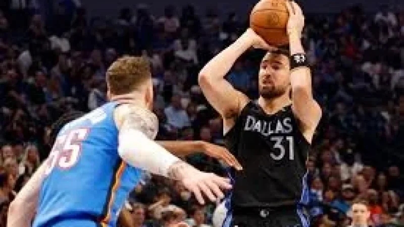 Klay Thompson exits Mavericks-Thunder with adductor injury