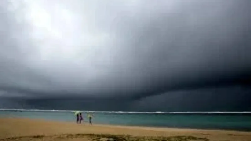 Flood Watch exposes a contradiction: Hawaii braces as the state is told to prepare for ‘relief’ on Saturday