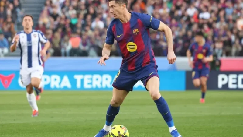 Lewandowski Starts as Champions League Round of 16 Opens