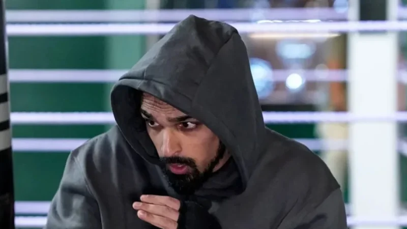 Ravi Eastenders cliffhanger: Ravi forces Mark into car after raid
