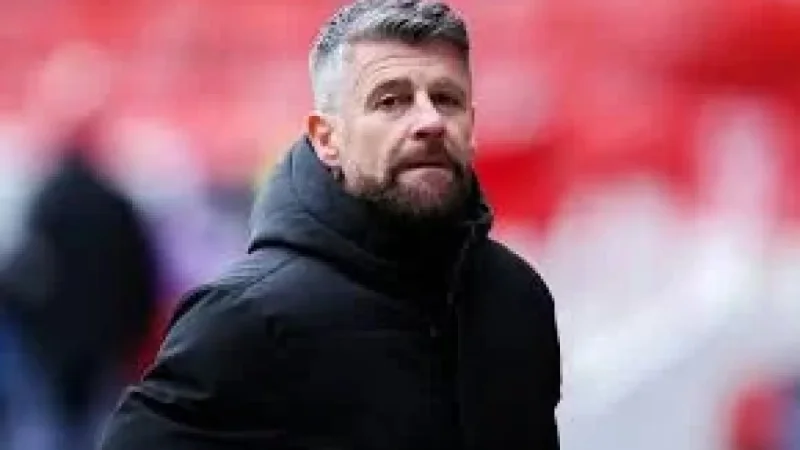 Aberdeen make move for St Mirren boss Stephen Robinson as internal crisis deepens