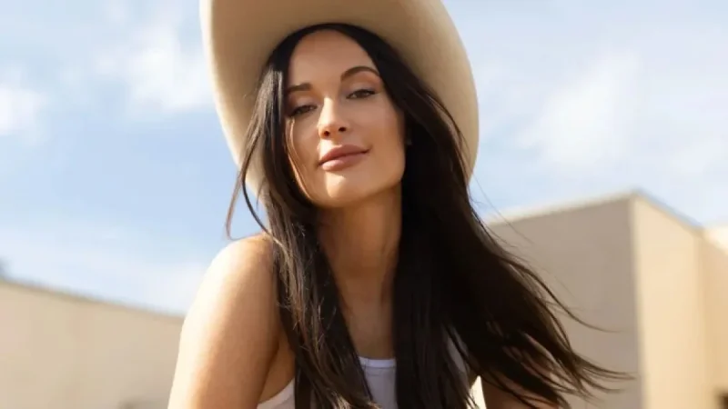 Kacey Musgraves Unveils New Album “Middle of Nowhere” and Single