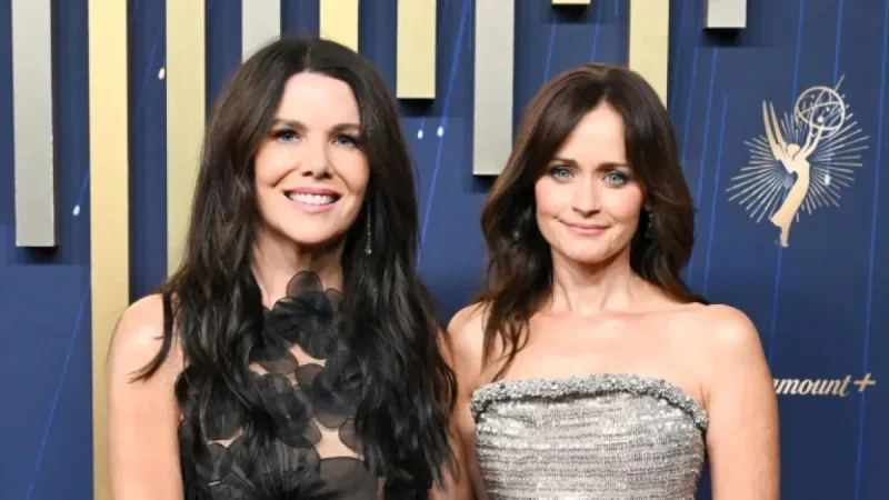 Lauren Graham Hints at Gilmore Girls Christmas and Updates Fans on BTS Book with Amy Sherman-Palladino