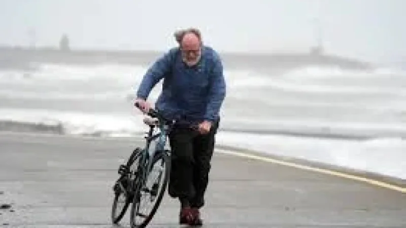 Snow Weather Warning Ireland: 11-County Alert Sparks Travel Disruption and Flight Diversions