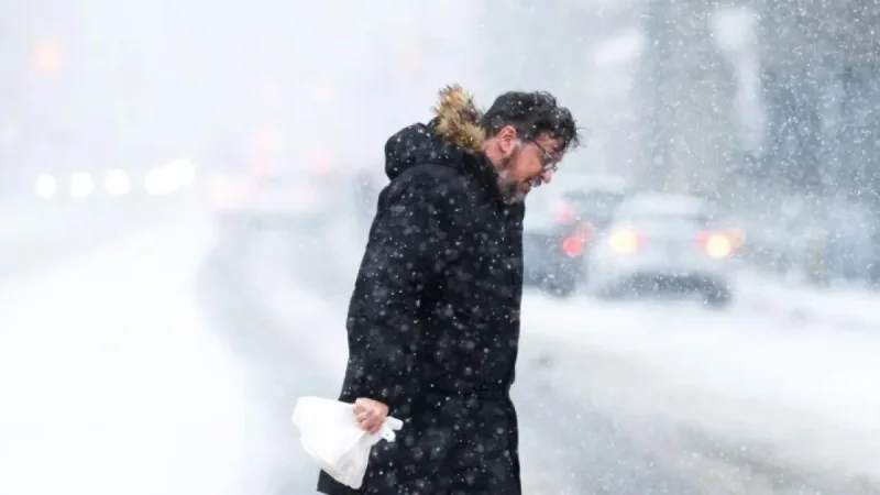 Snowfall Weather Forecast: Toronto Commuters Confront Slippery Streets as Weekend Storm Threatens