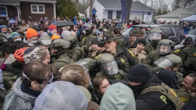 Vermont Dorset Street Standoff: 5 Unresolved Questions After an ICE Raid That Missed Its Target
