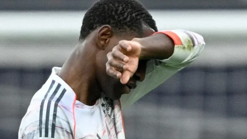 Bayern Munich left reeling: red card, early goal and halftime chaos at BayArena