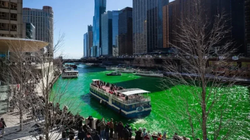 Chicago River Dyeing starts at 10 a.m. ET Saturday as St. Patrick’s Day crowds line the banks