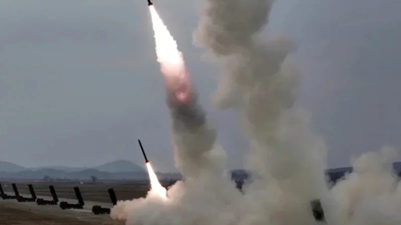 Corée Du Nord Japon: North Korea fires missiles and tests 600 mm rocket launchers in weekend show of force